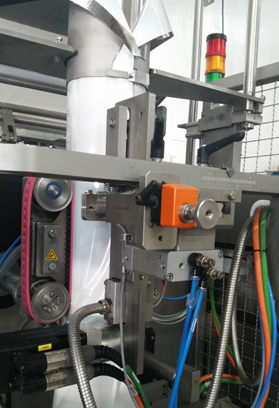 Standard Feature 15A Vertical Seal